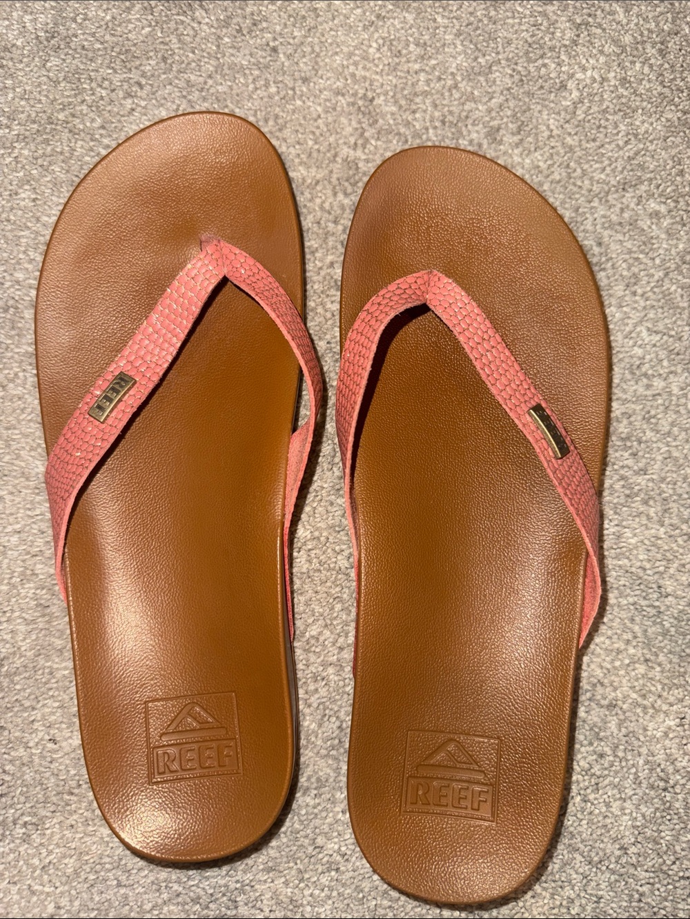 🪸 Reef Coral Pink Strap Brown Footbed Flip Flops - Picture 3 of 5